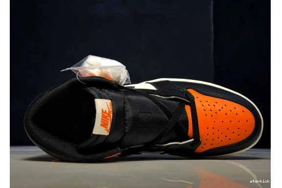 555088-005 Shattered Backboard  1 555088-005 Retro High Jordan 0405